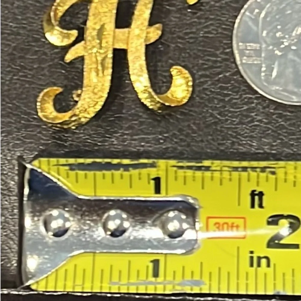 EUC. Mamselle Vintage 1950s “H” Initial Monogram Gold Sweater Pin Brooch - Picture 4 of 5